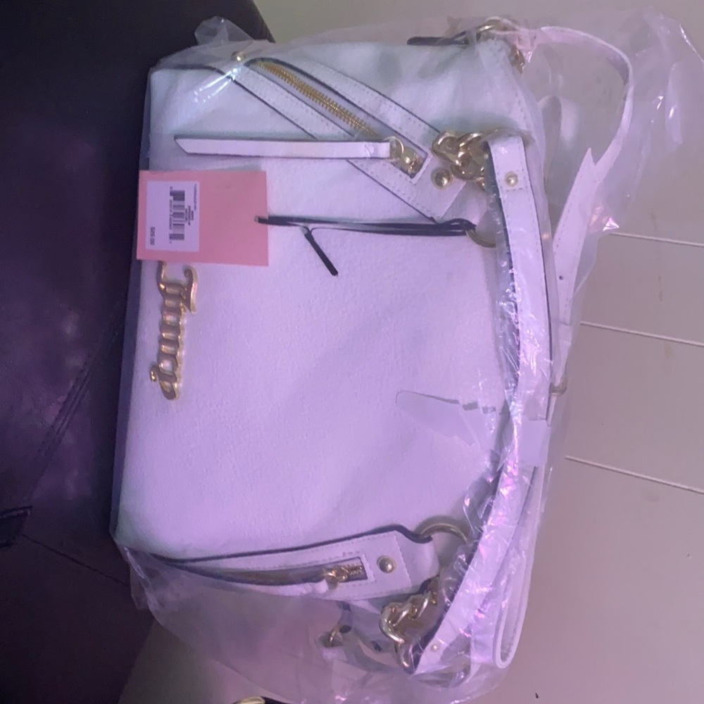 ❤️Juicy couture zippered up satchel